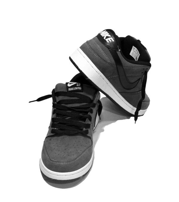 Nike SB Dunk Low Pro – Black & Grey Skateboarding Sneakers